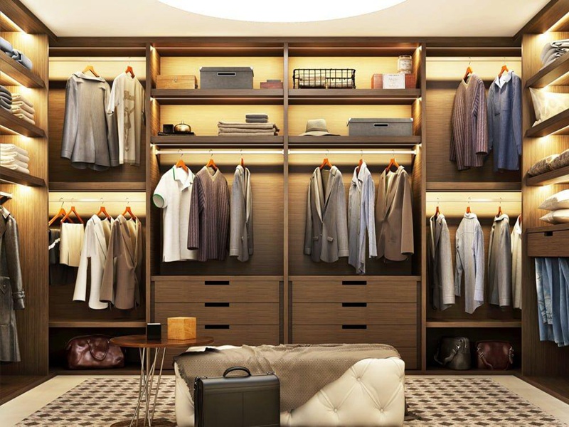 خزانة ملابس من الخشب الصلب مطلية باللون الأبيض ذات جودة عالية مع مقابض ذهبية