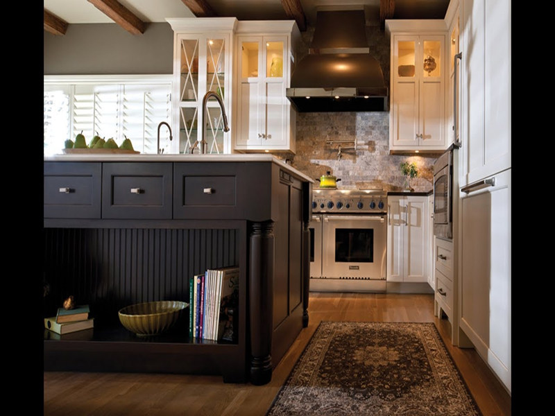 خزانة مطبخ صلبة على طراز شاكر مع تشطيب باللونين الأسود والأبيض
